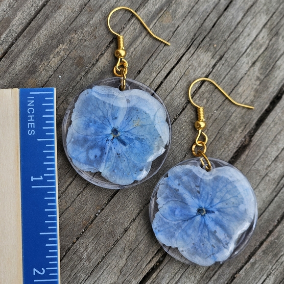 Gorgeous Hydrangea Flower Earrings - Picture 2 of 2